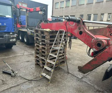
            Ostatné nadstavby a hydraulické ruky
    