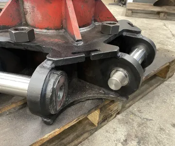 
            Opravy dier, otvorov ramien a čapov
    