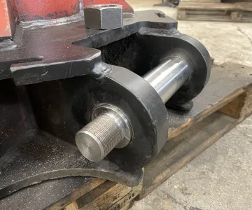 
            Opravy dier, otvorov ramien a čapov
    