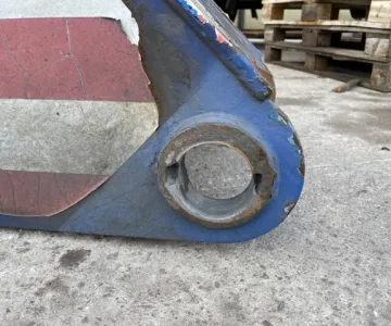 
            Opravy dier, otvorov ramien a čapov
    