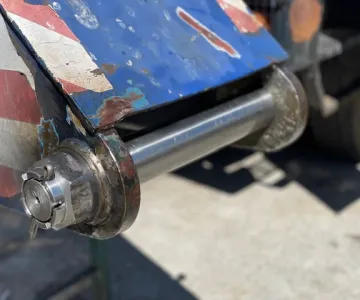 
            Opravy dier, otvorov ramien a čapov
    