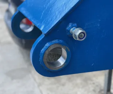 
            Opravy dier, otvorov ramien a čapov
    