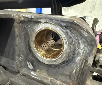 
            Opravy dier, otvorov ramien a čapov
    